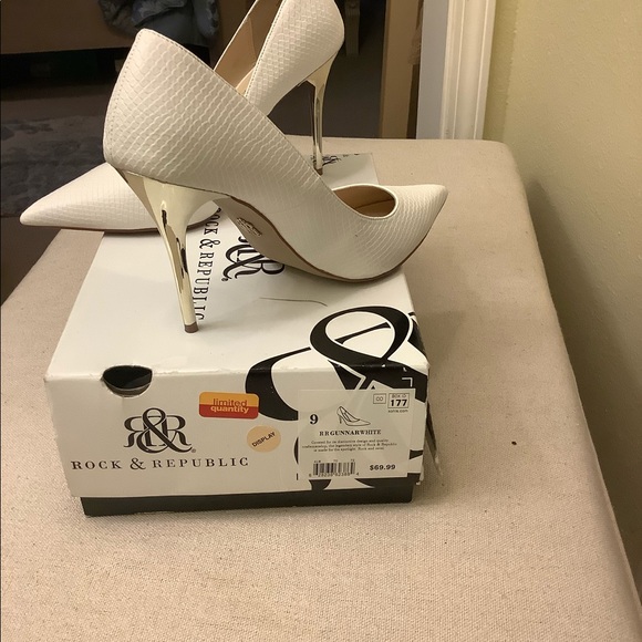 Classic Pumps - Picture 2 of 2